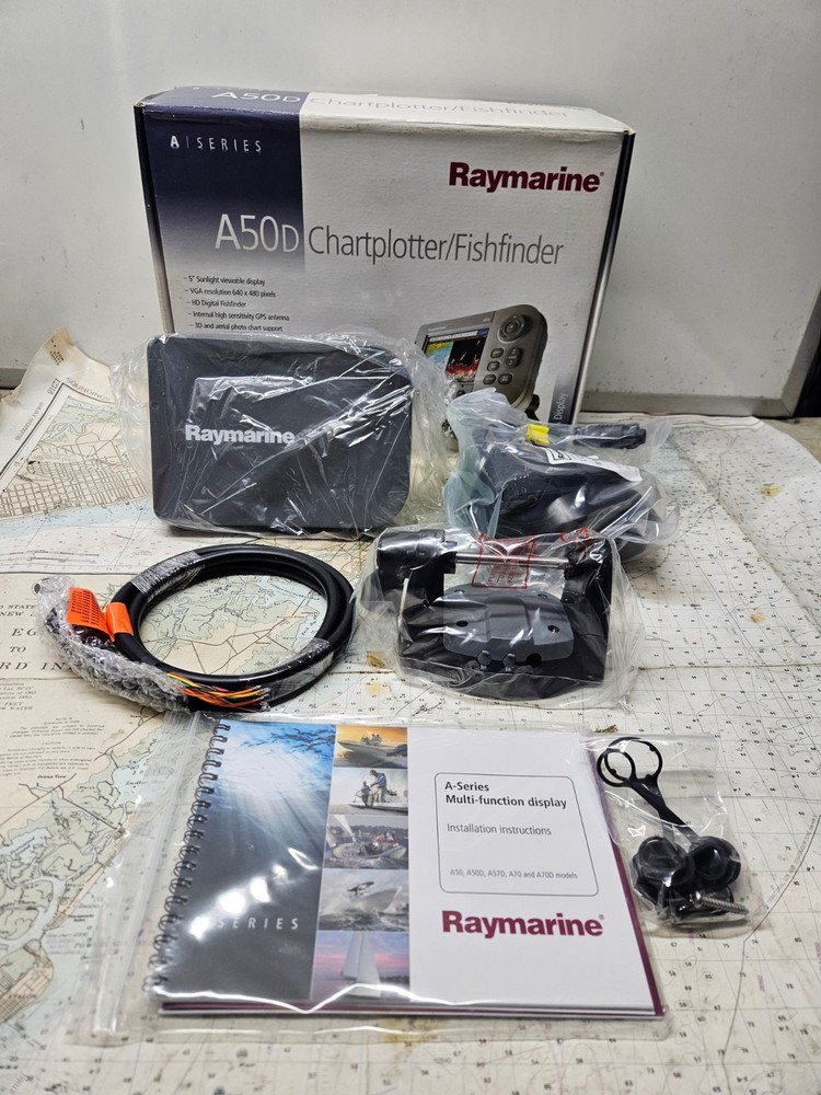 Raymarine A50D Chartplotter/ Fishfinder Multifunction Display w/ Transducer