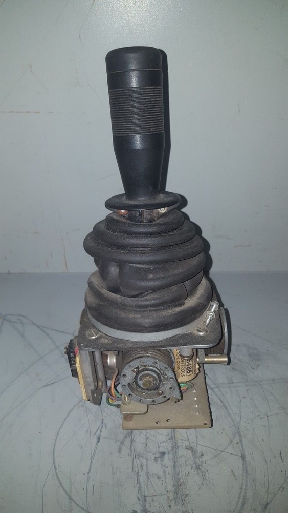 OEM Controls Joystick Controller, MISSING SCREWS, Type JS2, 300V, 16A, JS3M5486