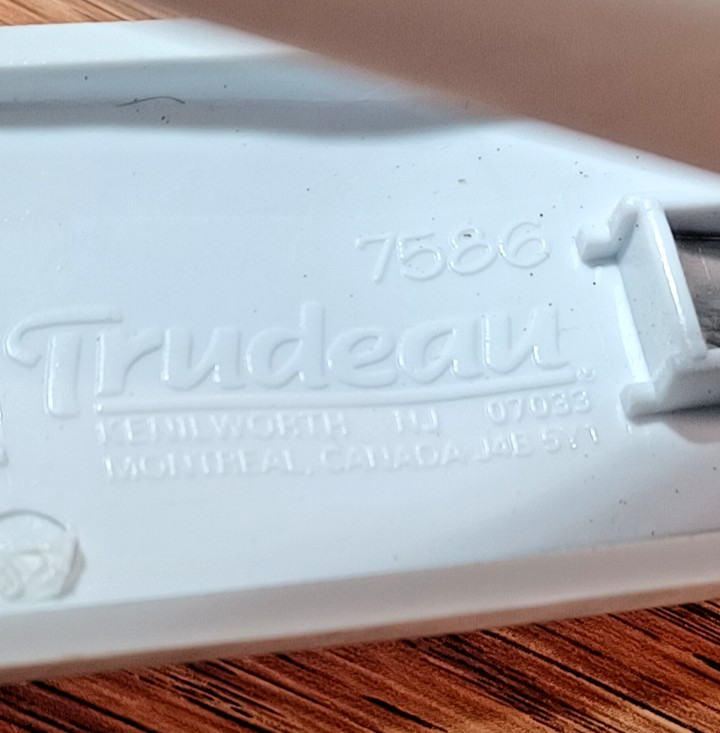 Vintage TRUDEAU 7586 Handheld Egg Slicer