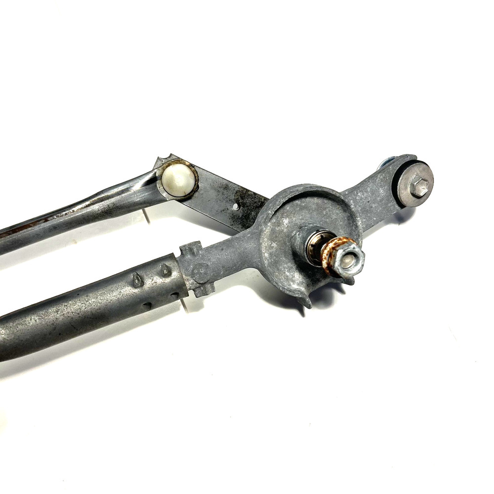 2005-2009 Ford Mustang Front Windshield Wiper Motor Arm Linkage Assembly