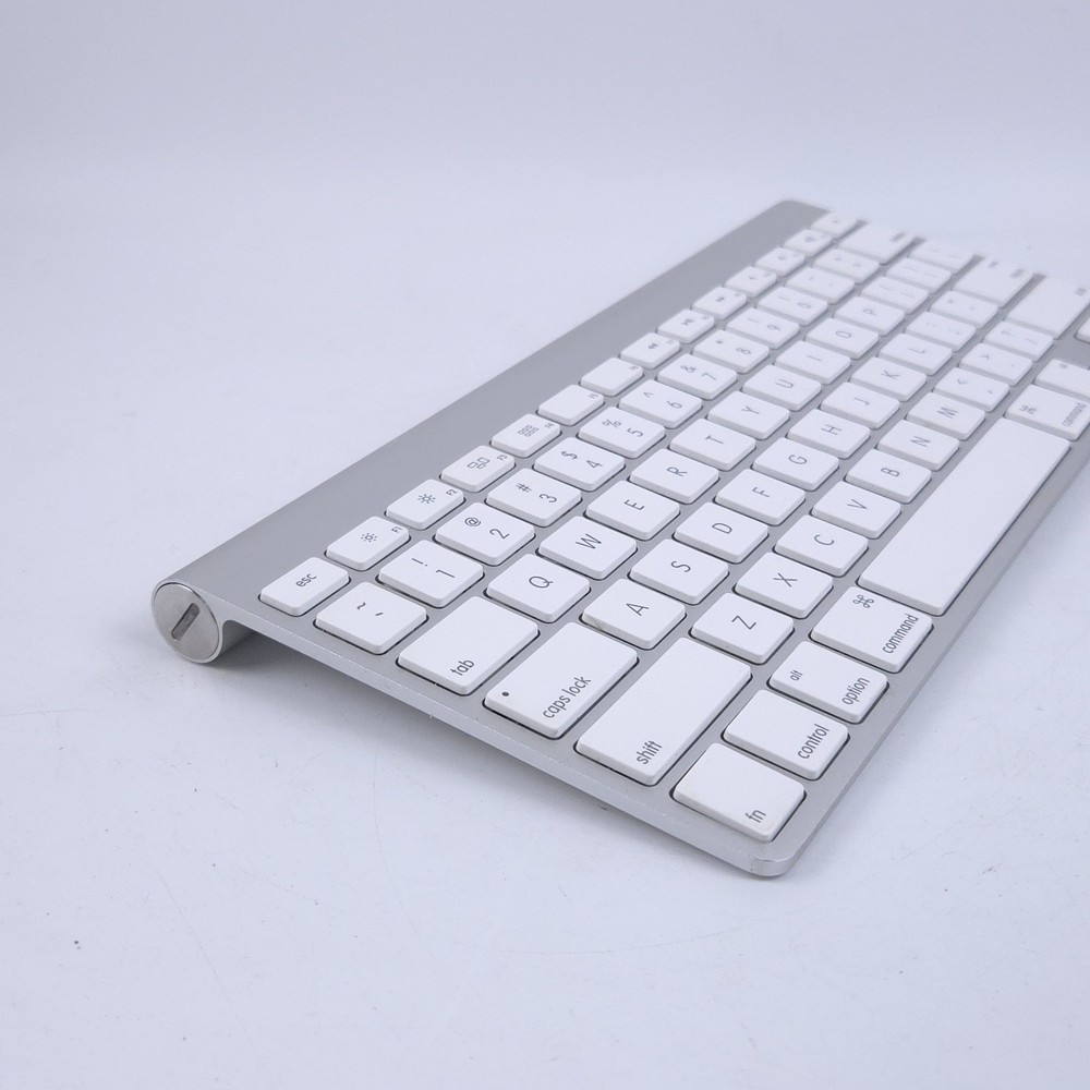 Apple Wireless Keyboard Model No. A1314 Works Great