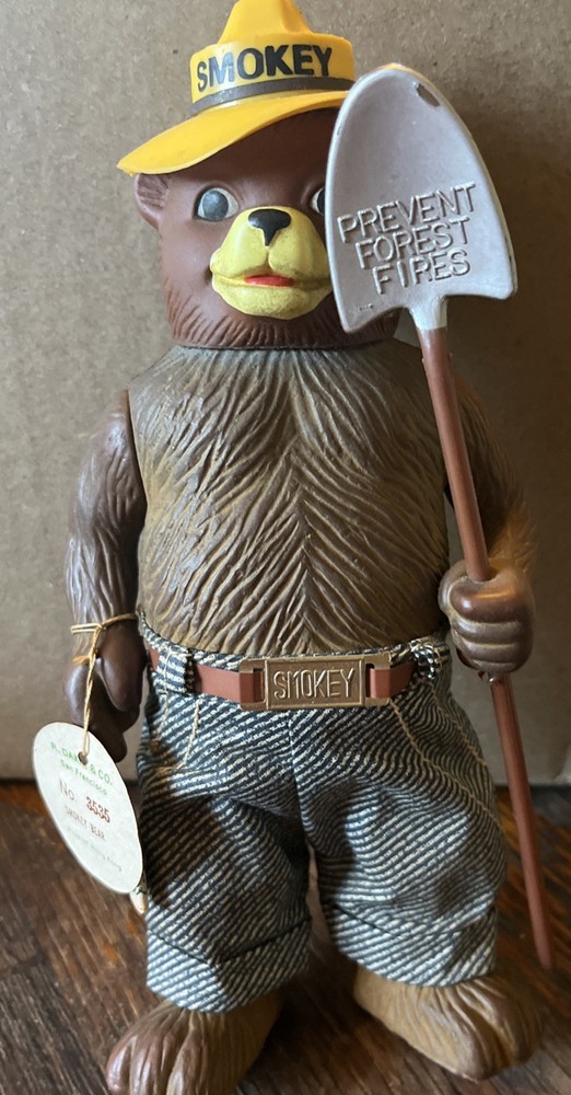 smokey the bear statue