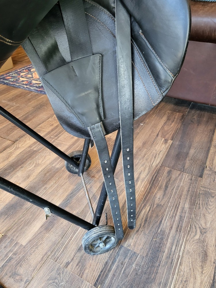 Macrider Evolution Dressage Saddle 17.5"