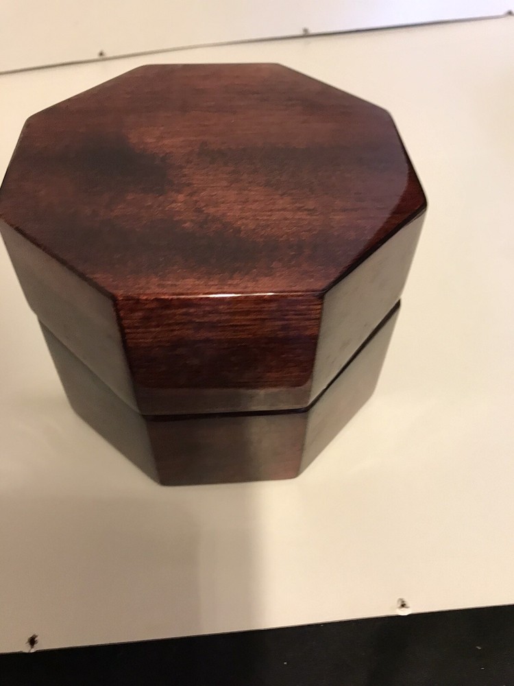 World Clock in Beautiful Wood Case (Excellent Condition)