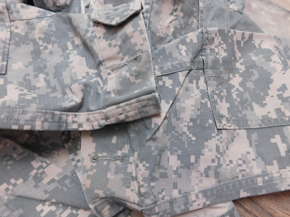 US ARMY ACU TOP COAT SIZE MEDIUM-REGULAR