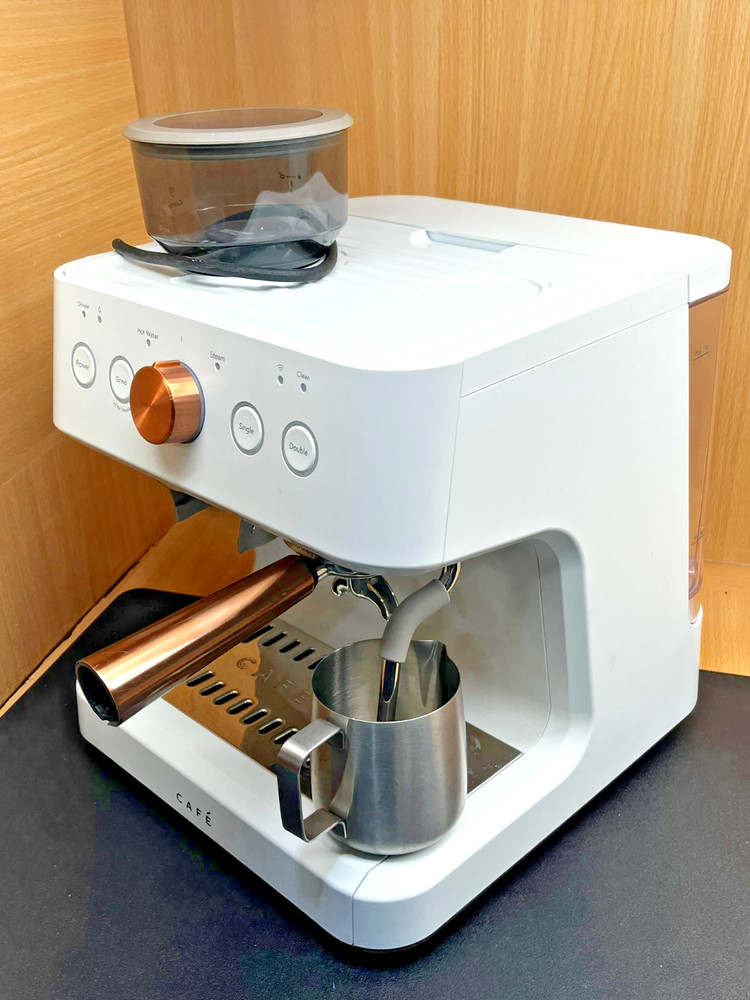 Café - Bellissimo Semi-Automatic Espresso Machine with 15 bars - Matte White