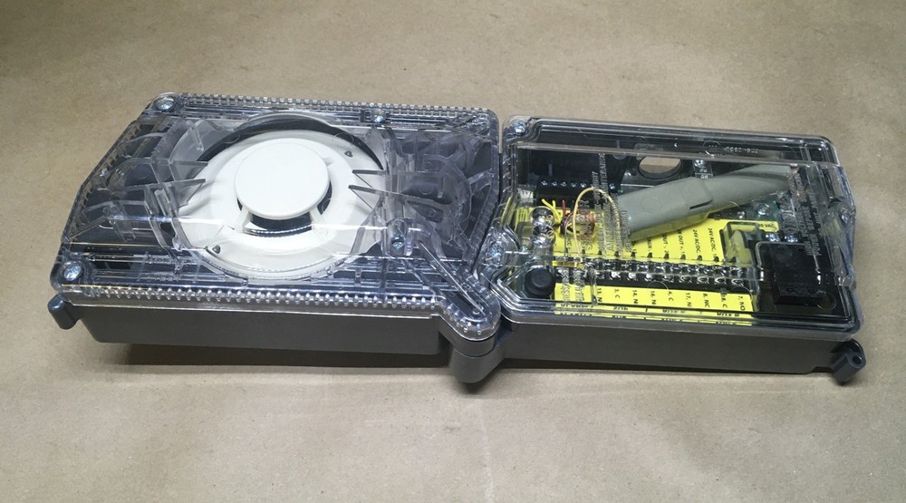 SYSTEM SENSOR D4120 Duct Detector Unit Tested Working