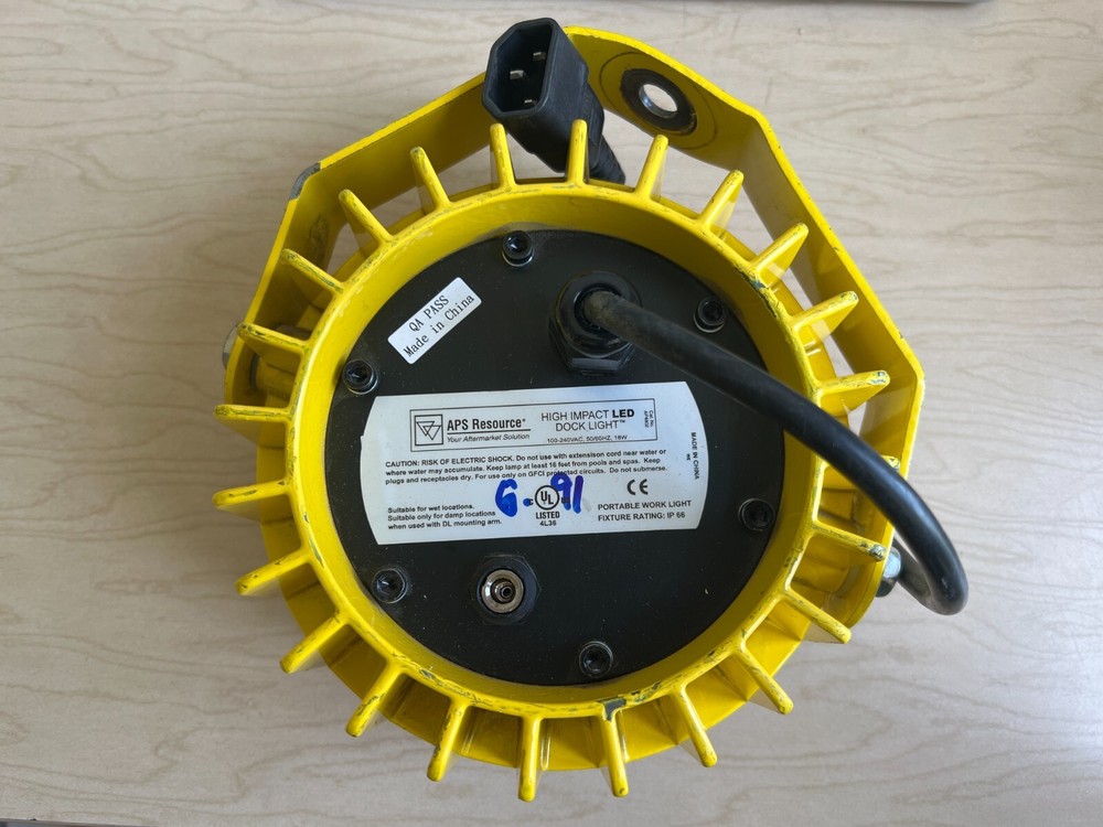 APS Resource High Impact LED Dock Light - FOR PARTS