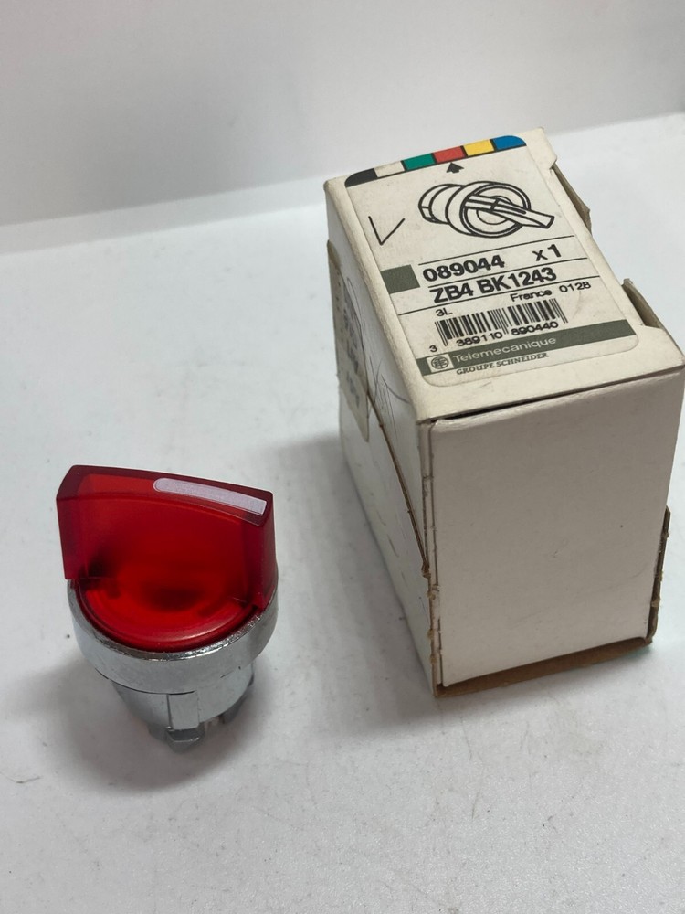 TELEMECANIQUE ZB4 BK1243 SELECTOR SWITCH OPERATOR ILL RED 2 POSITION MAIN NIB