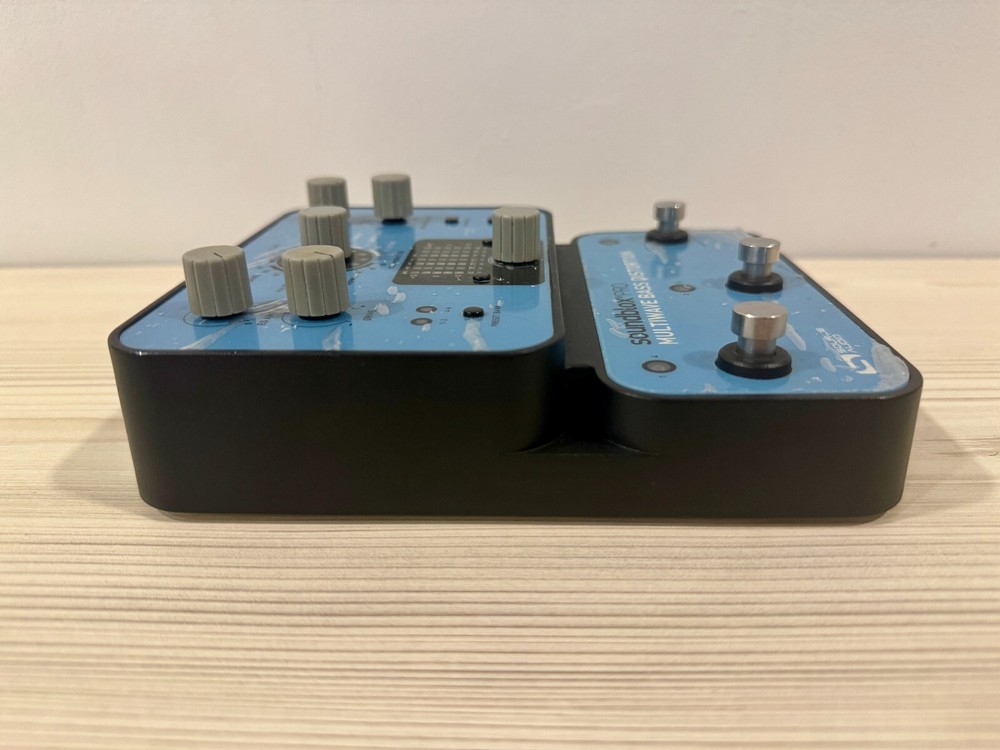 Source Audio multiwave bass distortion Very new condition, hardly used.