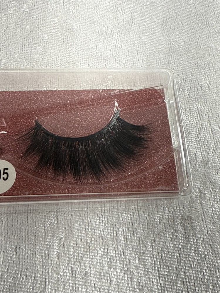 false eyelashes #M05