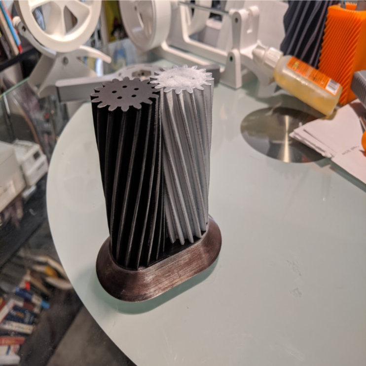 Mechanical Gear Salt and Pepper Shaker