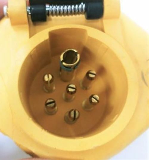 Phillips ISO Socket P/N: PHI16-7422 *Broken Plastic*