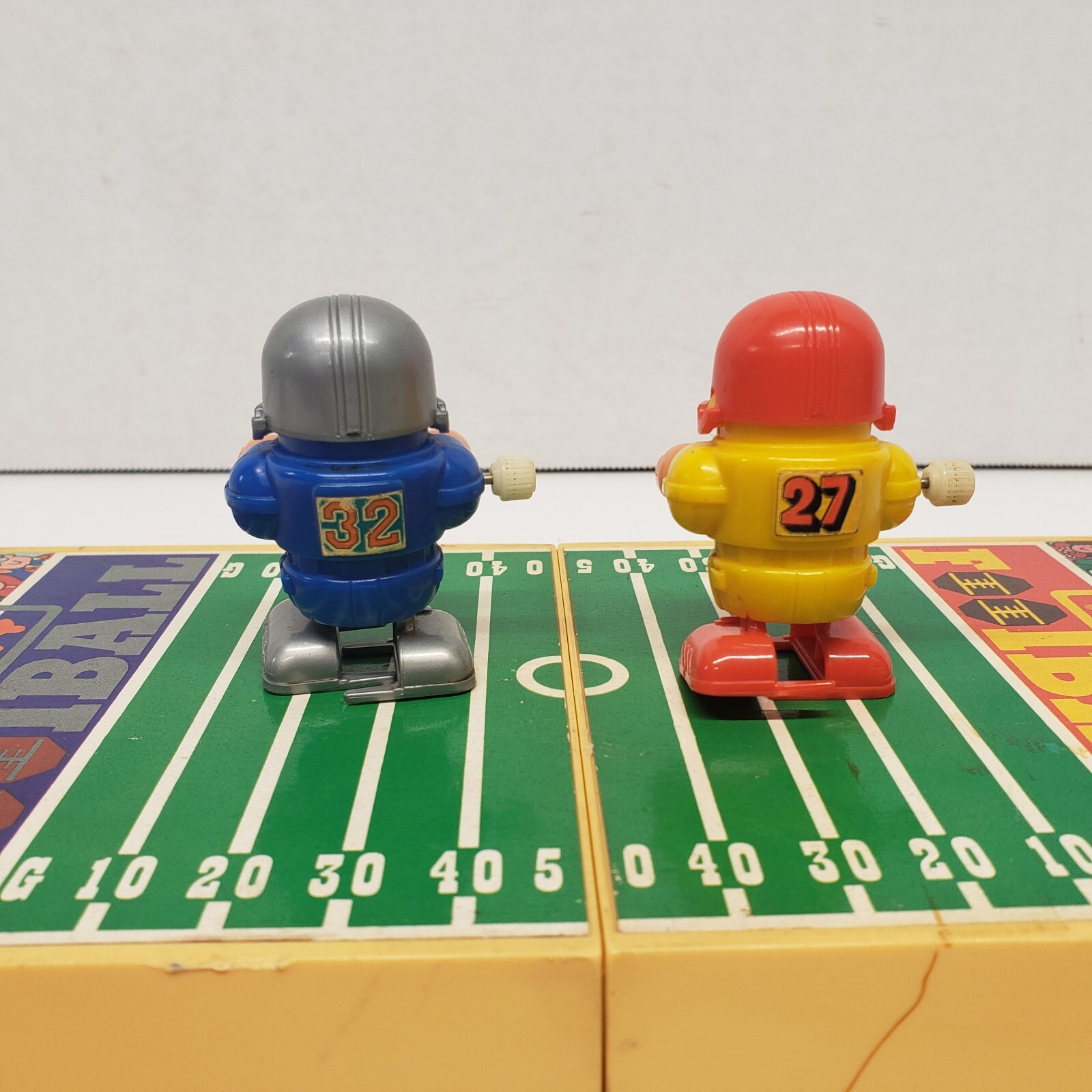 VINTAGE 1981 TOMY FUNNY FOOTBALL WIND UP TOY GAME Missing Footballs