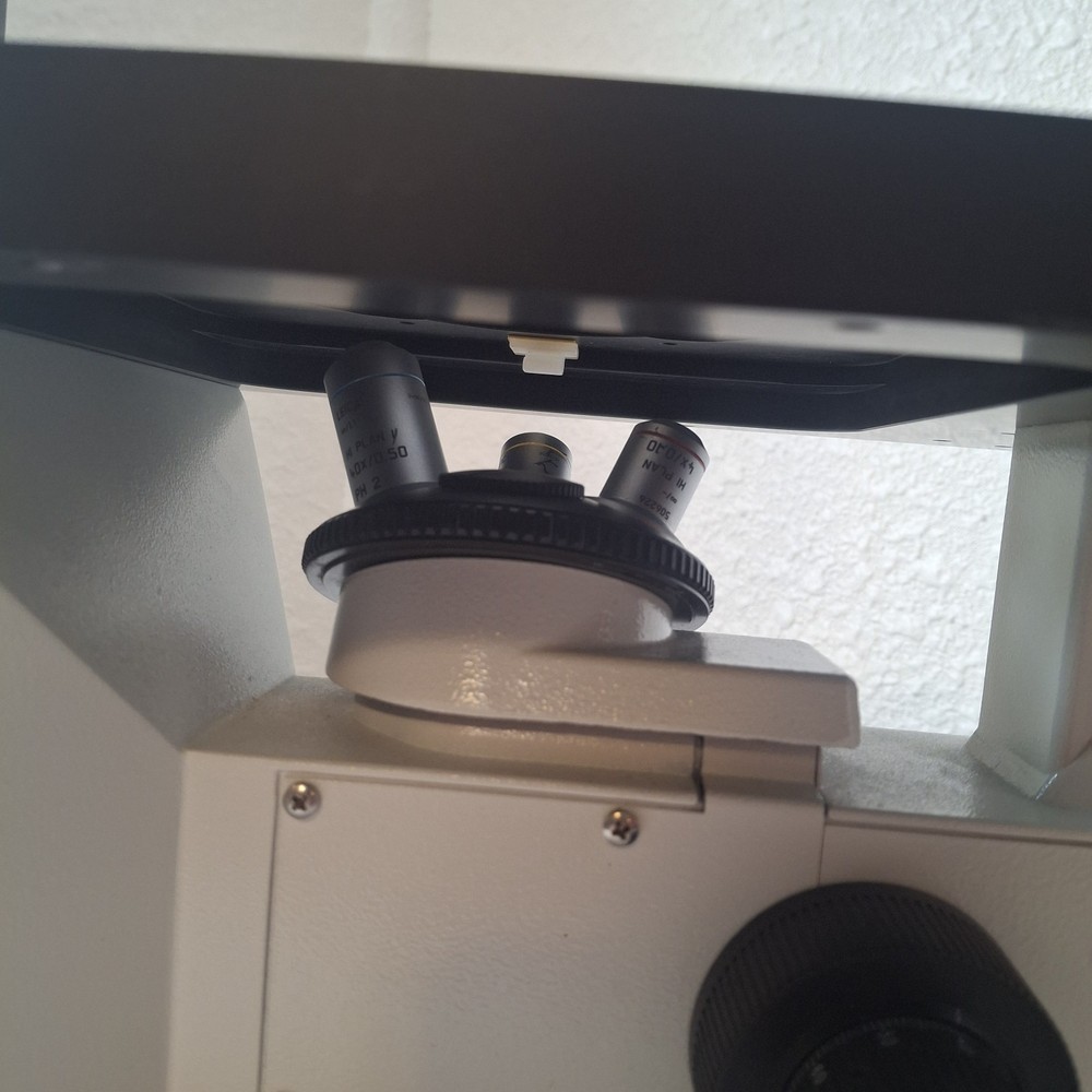 Leica / Leitz DMIL Inverted Phase Contrast Microscope with Objectives