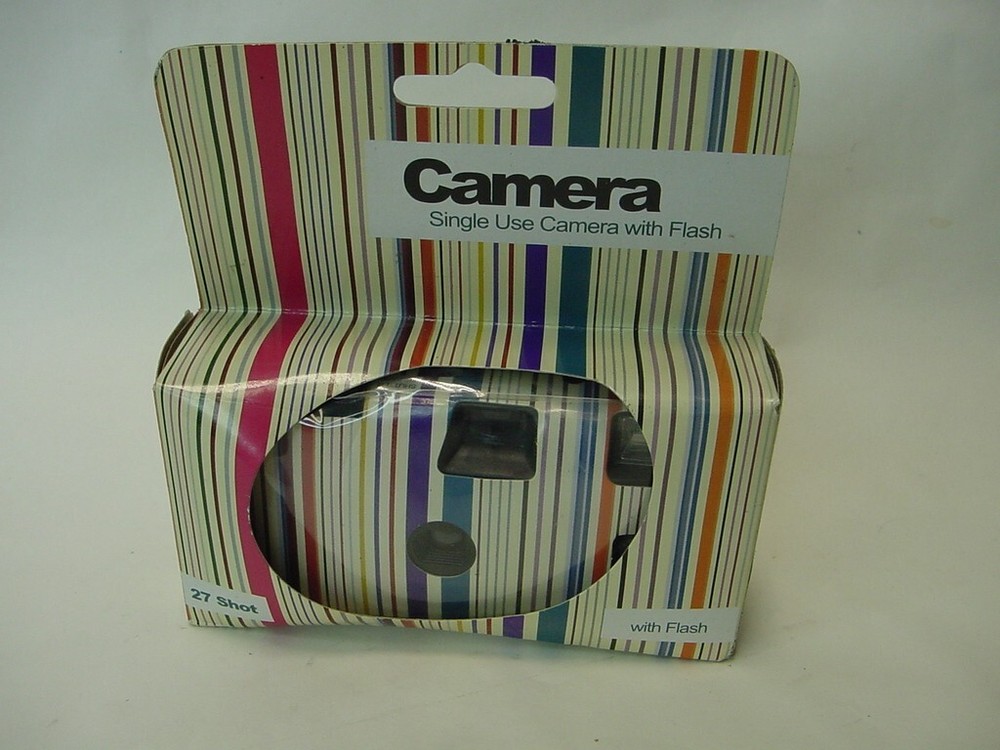 NEW - SINGLE USE CAMERA WITH FLASH 27 SHOT