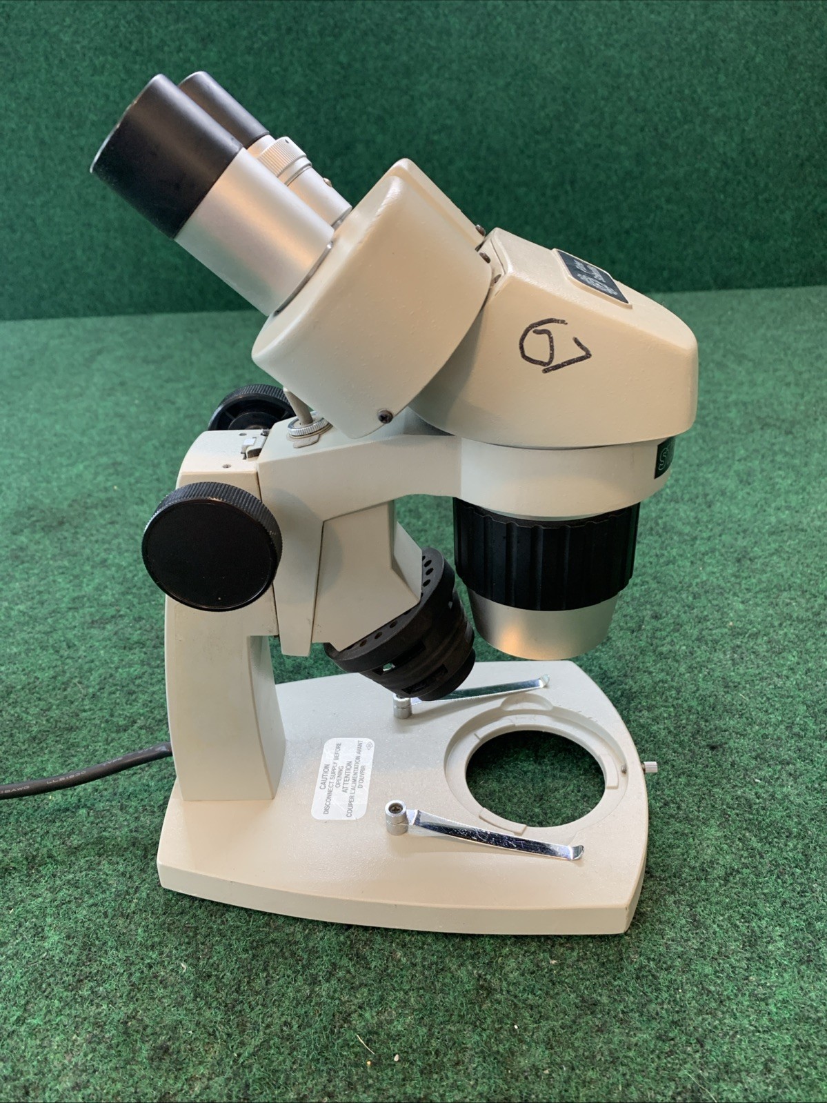 Fisher Scientific Stereomaster II Microscope SPT-IH W/ SW10X Eyepieces Lighted