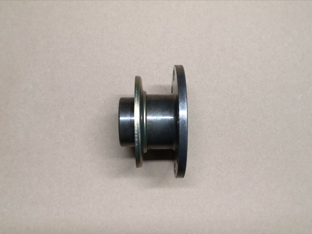 BMW OEM NEW 4x84 input front flange 188 medium case LSD open diff shaft cup