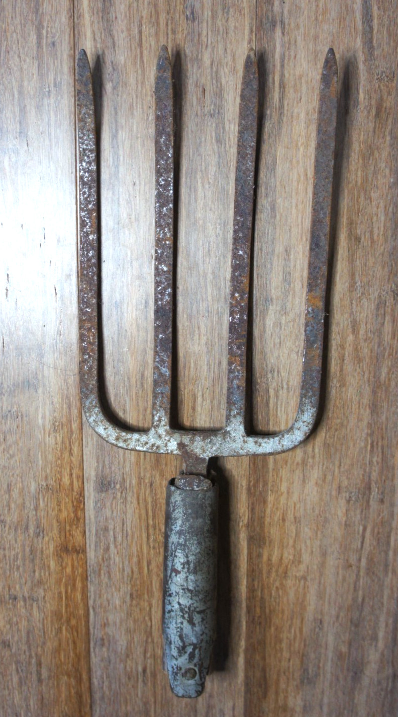 Vintage Rust Pitchfork Head Spade 4 Tine Prongs w/ Handle Collar 19"L x 7 1/2"W
