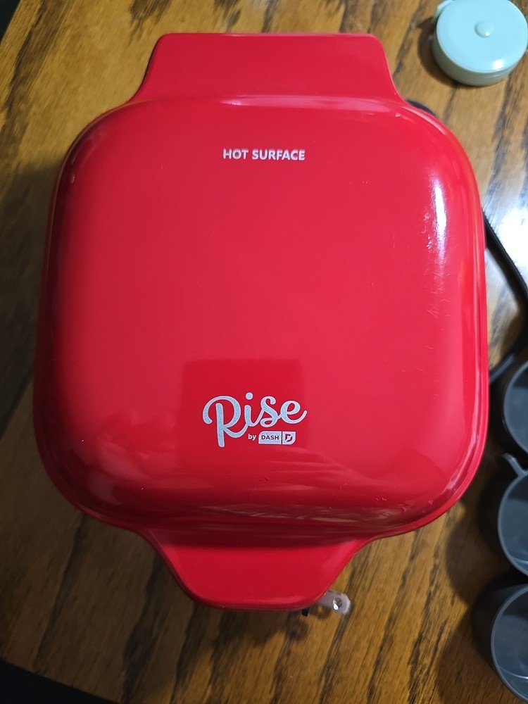 Red Dash Rise Used Egg Bite Maker Makes 4 Egg Bites