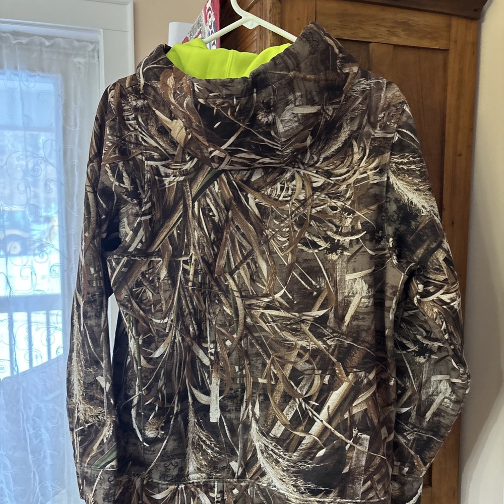 Under Armour Camo Pullover Sweatshirt. Size SM/P