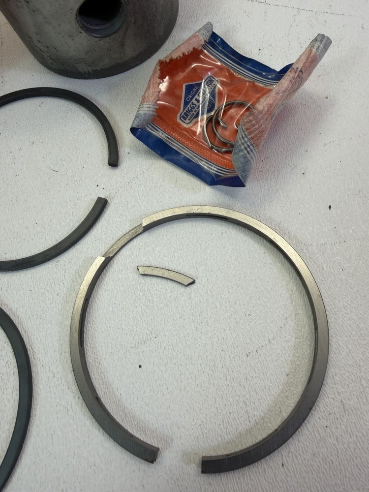Briggs & Stratton 294677 PISTON One Ring Is Broken