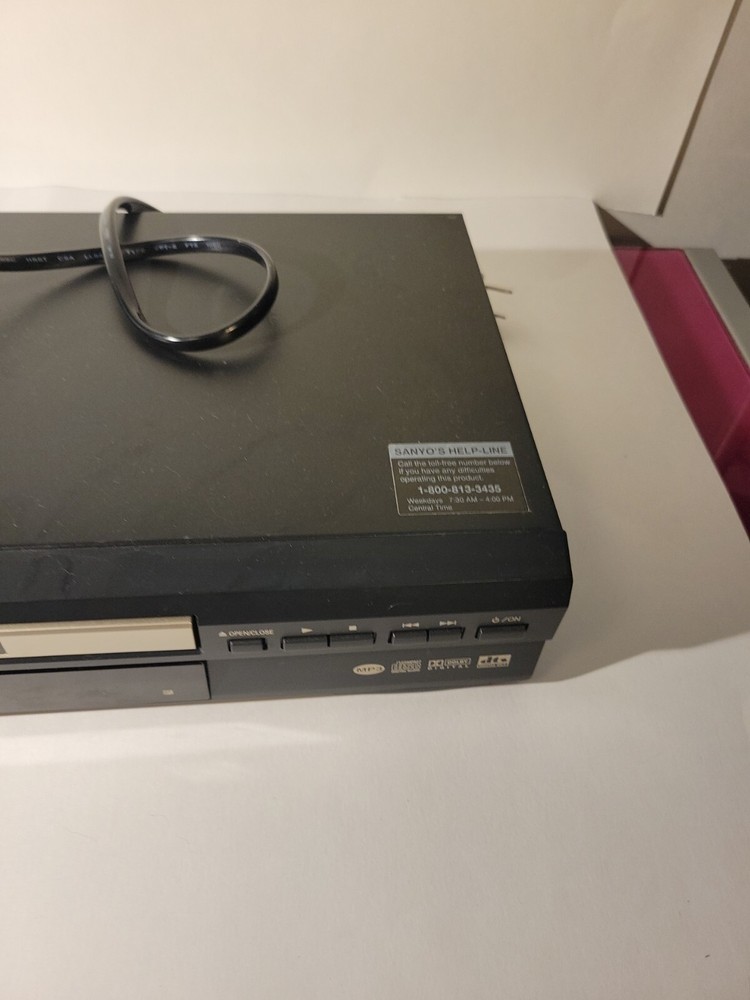 Sanyo DVD Player MODEL DWM-270