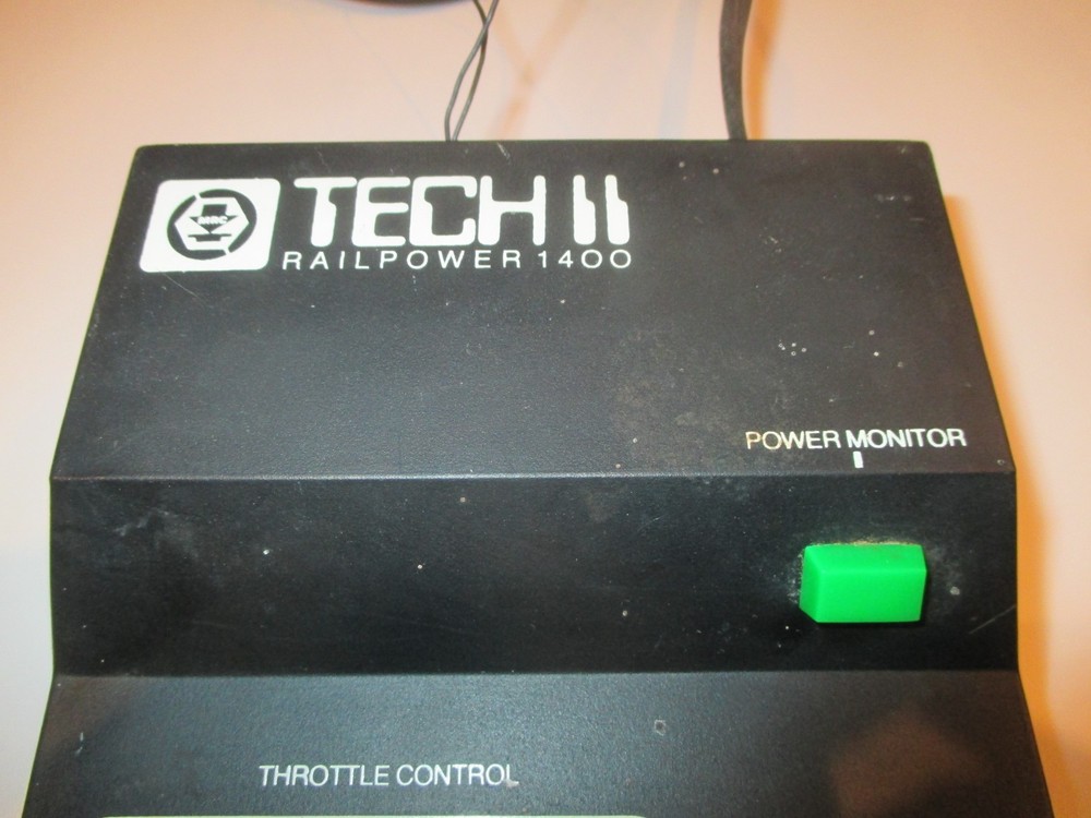 TECH II RAILPOWER 1400 MODEL TRAIN CONTROL PREOWNED LIGHT COMES ON UNTESTED