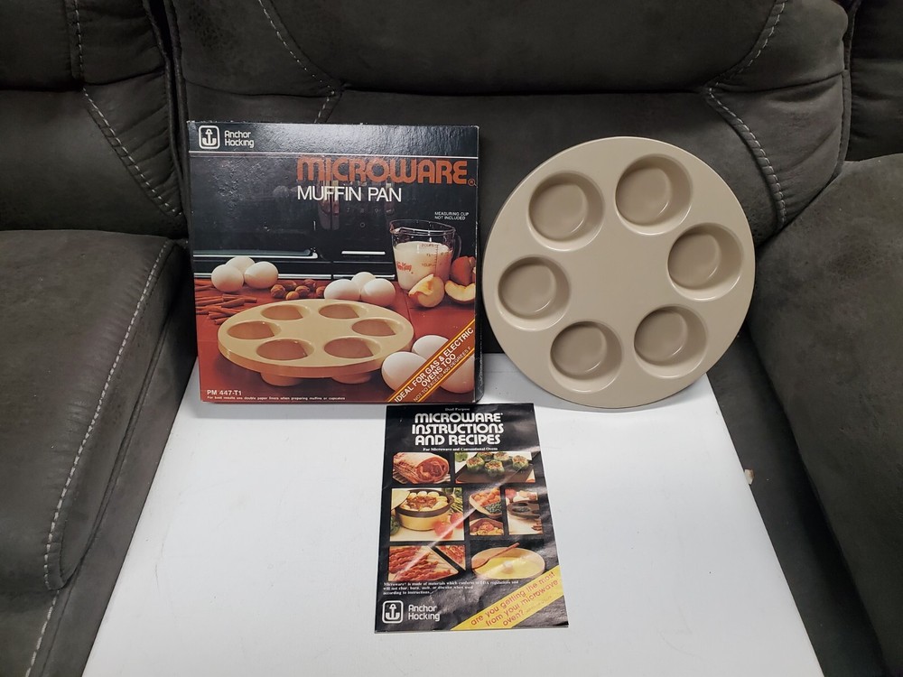 Kitchen Bakeware - Anchor Hocking Microwave Muffin Pan With Box and Instructions