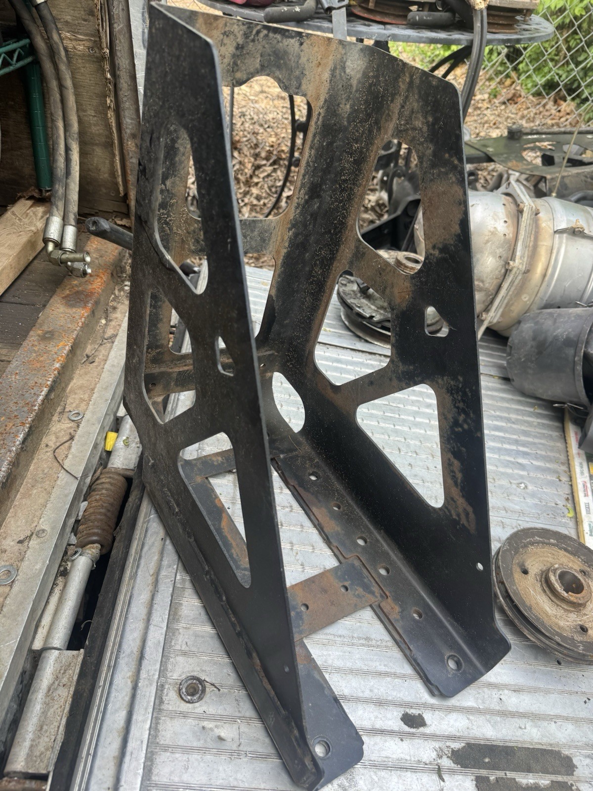 Isuzu Npr Deff Tank Bracket