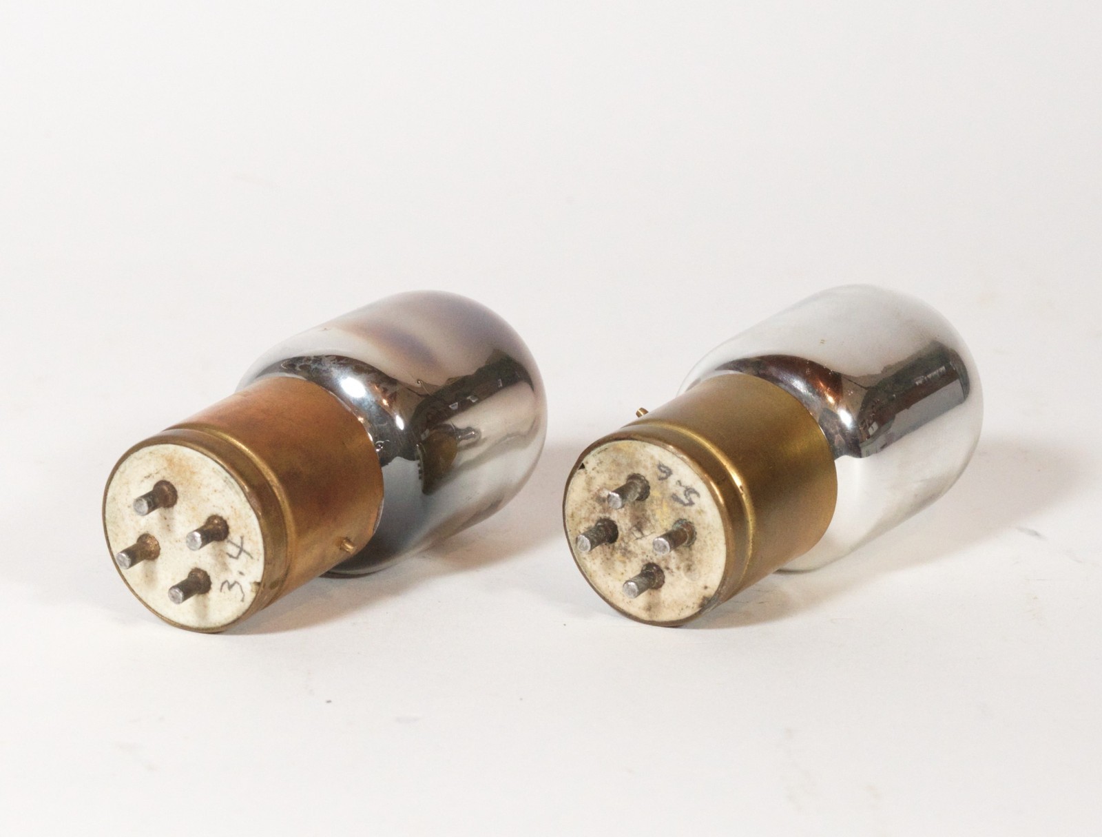 2 Fat Bottle Brass Base, Tipped Volutron UV-201A Radio Tubes w/Good Emissions