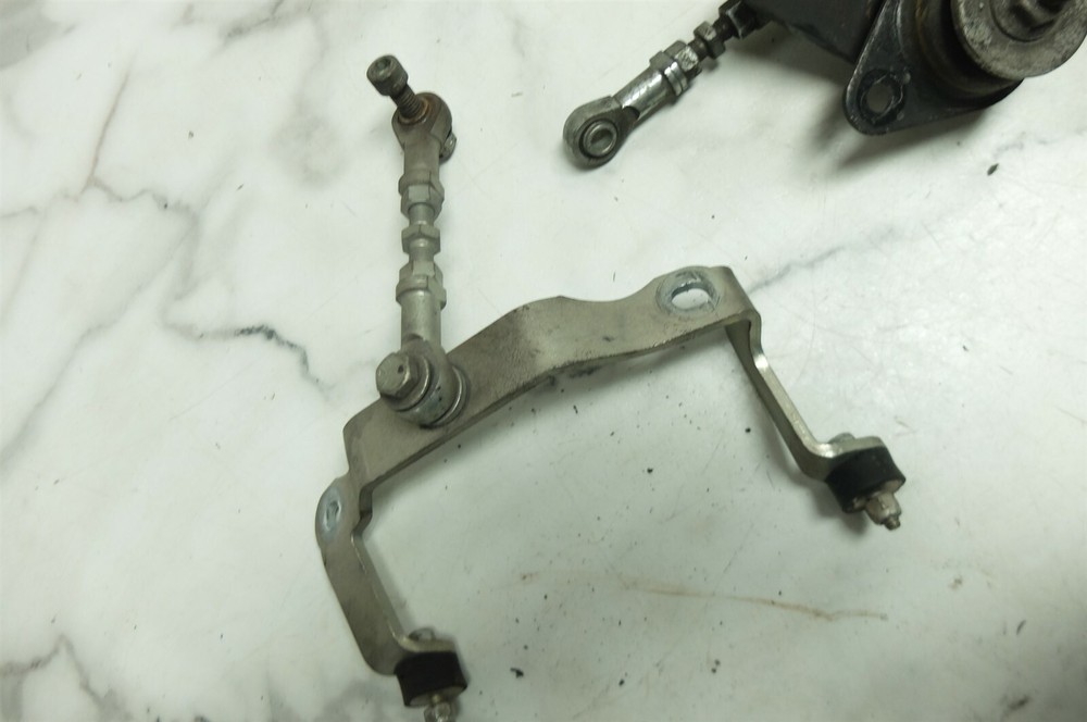 01 Harley FLHTCUI Electra Glide Ultra Classic engine motor mount brackets