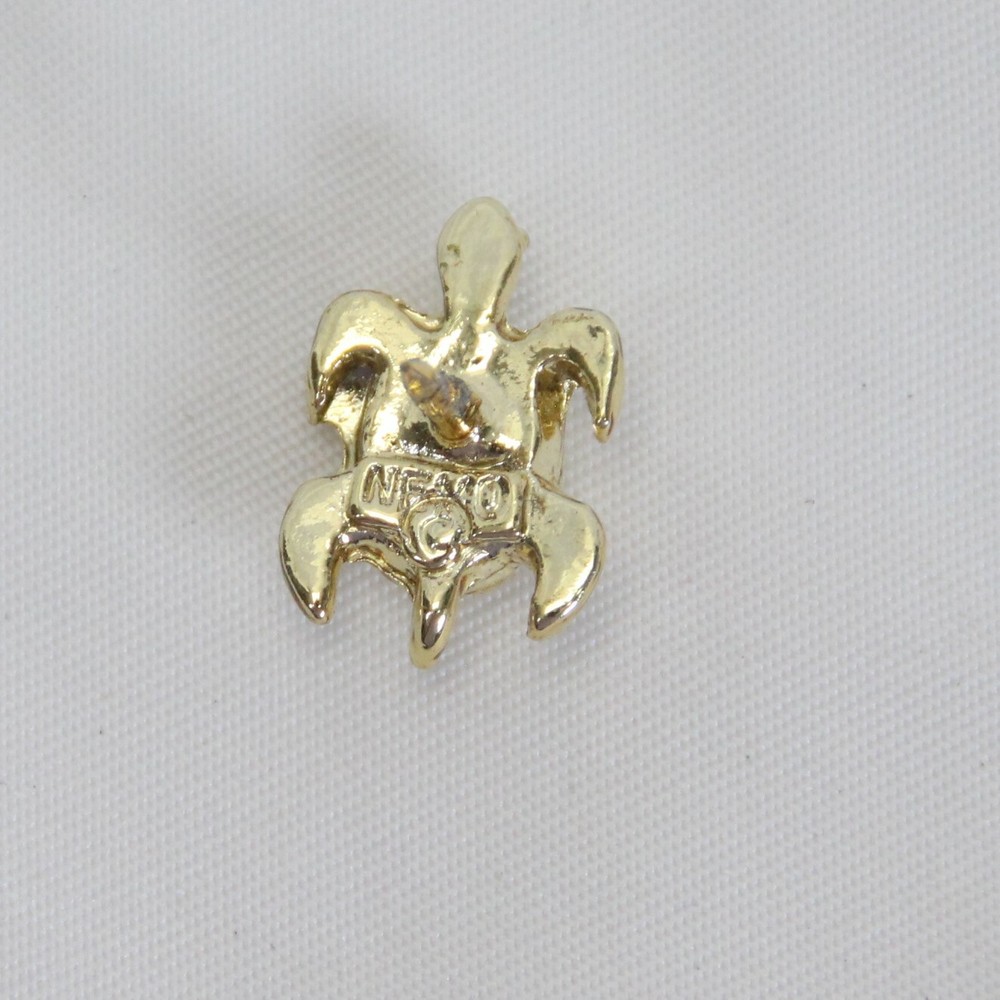 Nemo Sea Turtle Tie Tac Hat Lapel Pin 1/2"