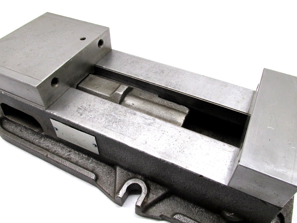 KURT ANGLOCK 6" MILLING MACHINE VISE - #D675