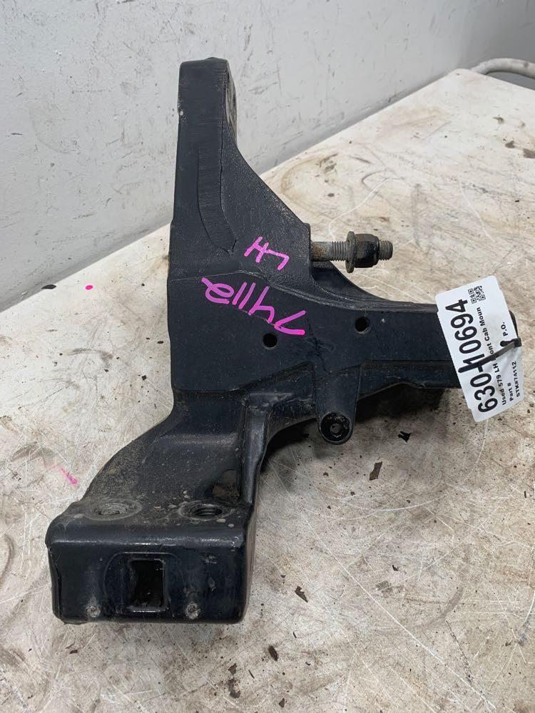 2016 Peterbilt 579 Cab Mount (630-10694)