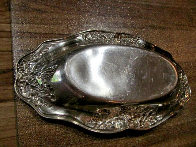 *Superior Silver Co Tray Quadruple Plate 2036 12.5 " x 6.5’’ GRAPES