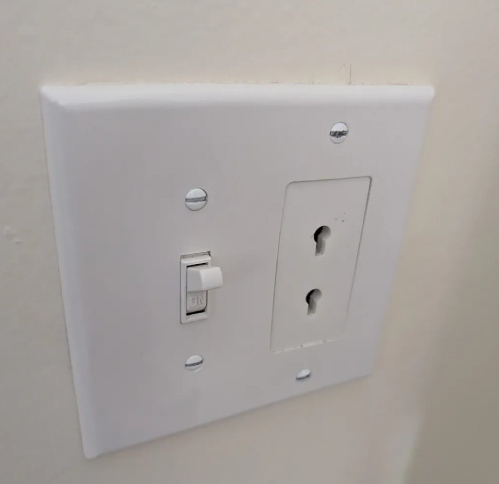 Hampton Bay Universal 3-Speed Remote Holder Wall Mount - Secure & Convenient