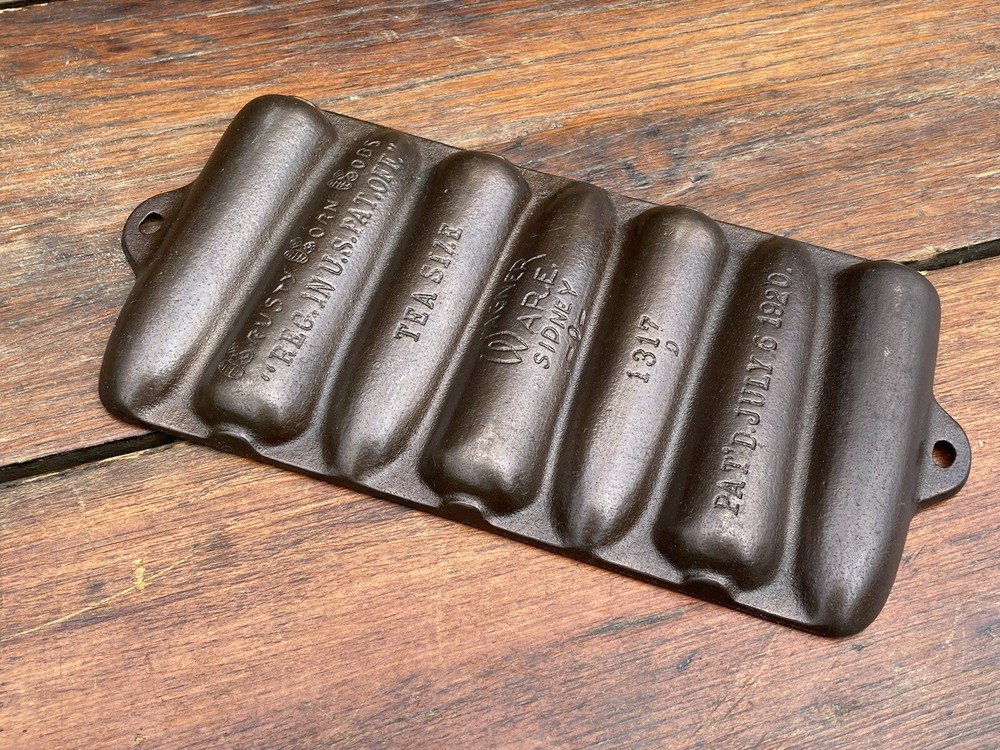 Wagner Ware Cast Iron Tea Sized Krispy Korn Pan