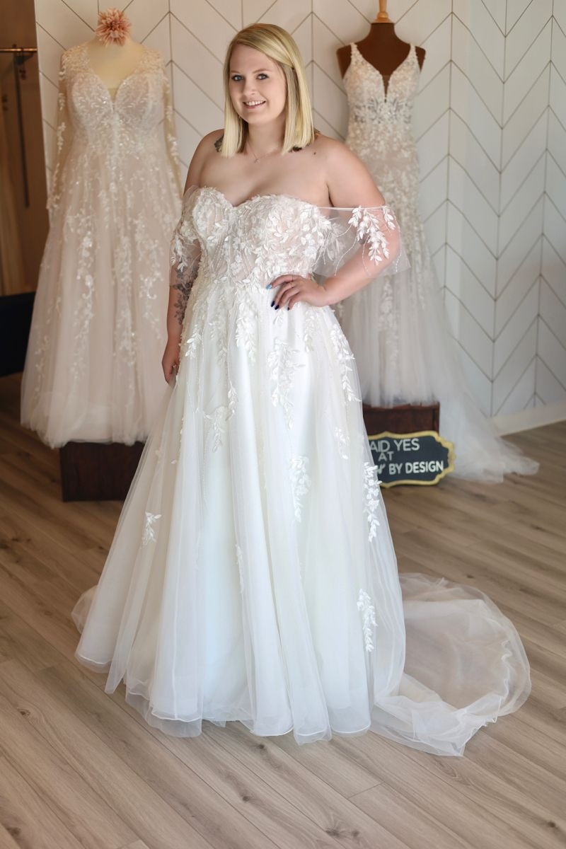 Plus Size Wedding Dresses Off The Shoulder Long Sleeves Lace Beach Bridal Gown