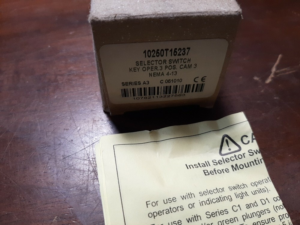 Cutler-Hammer 10250T15237 Selector SWITCH NEW