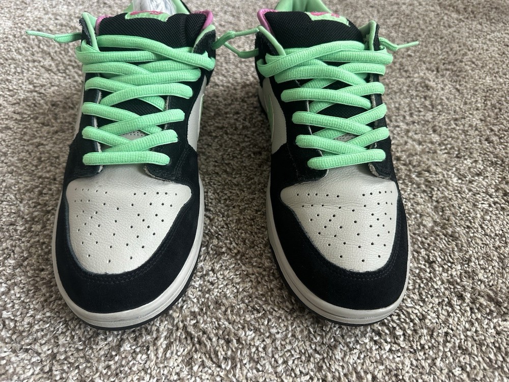 Nike SB Dunk Low Poison