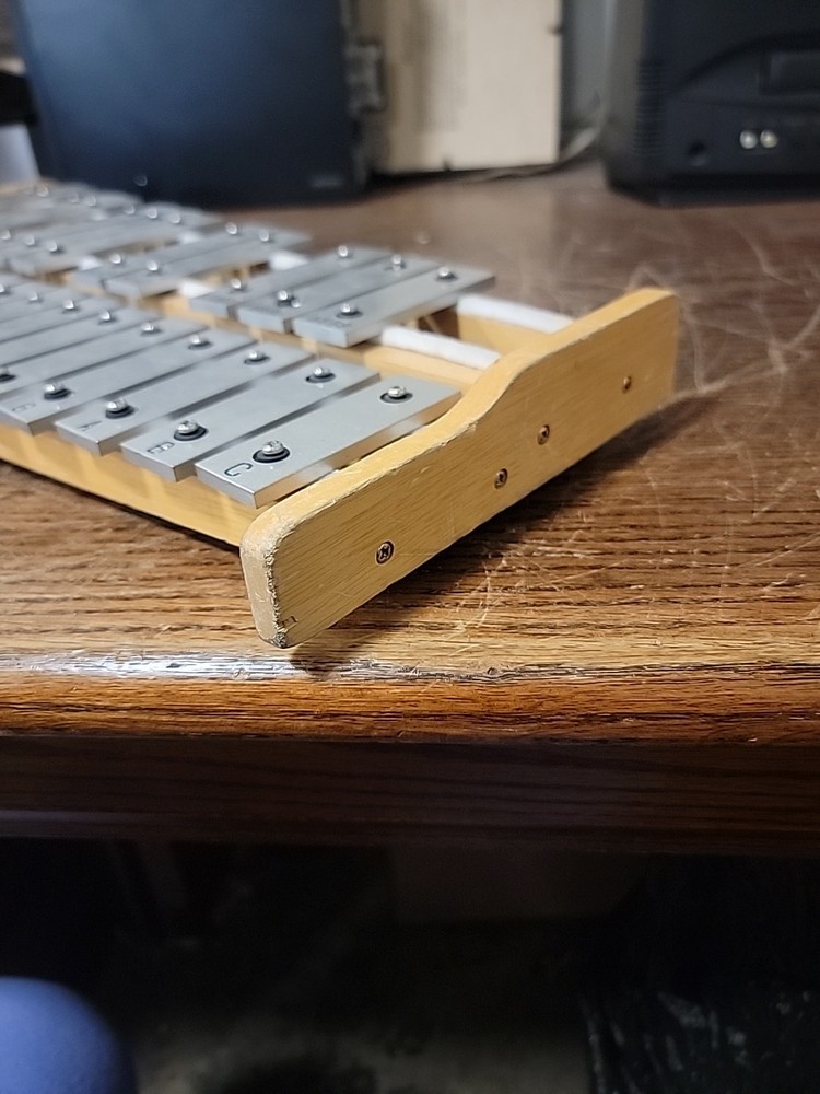 30 Key Xylophone . No Mallets.