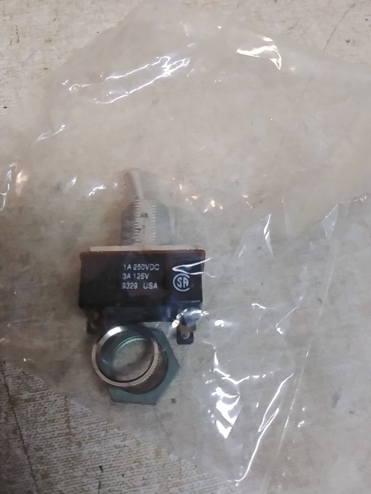 8282K114 Toggle Switch 3A 125V