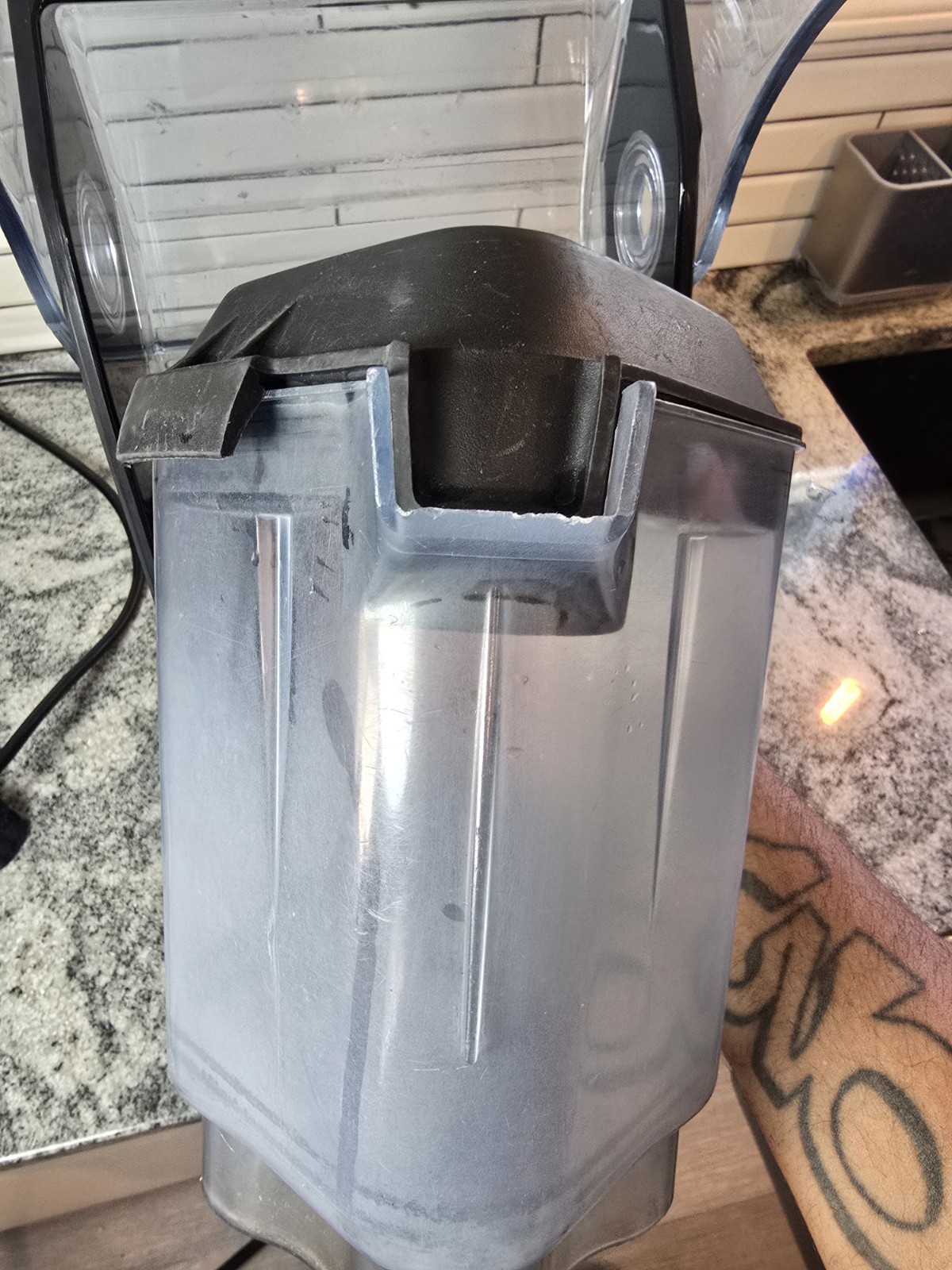 Vitamix The Quiet One Blender 48oz Polycarbonate Jar item 036019 ABAB READ