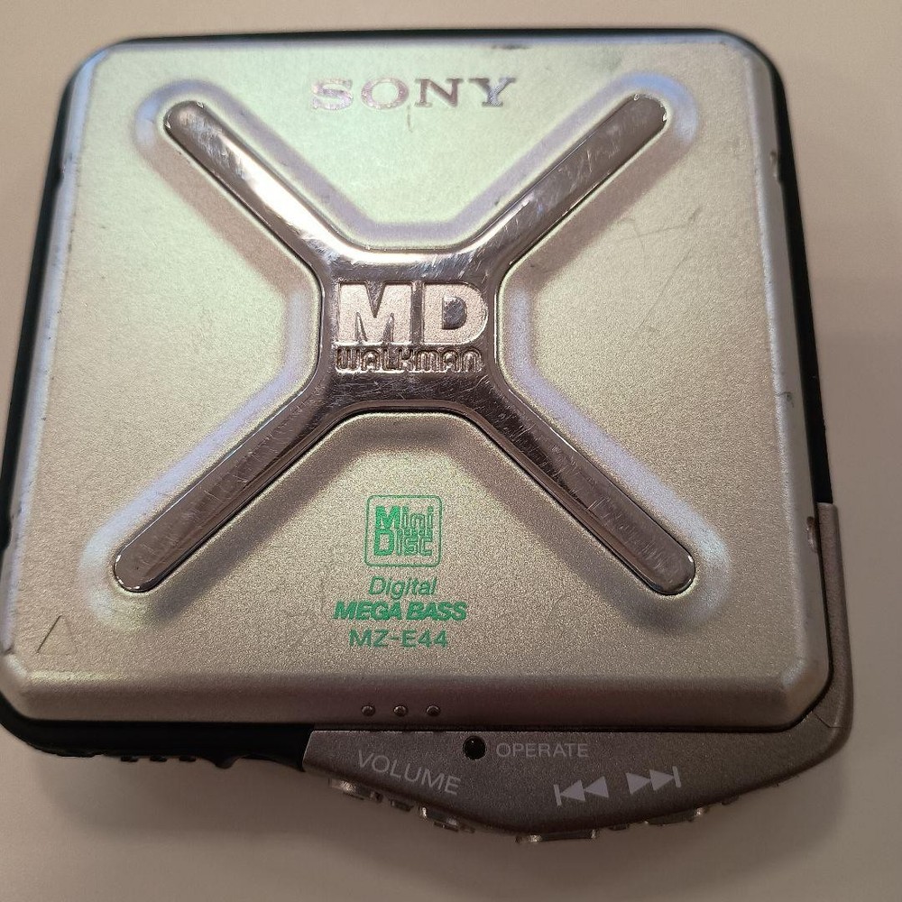 [Used] SONY MD Walkman MZ-E44 – Powers On, Test Only, Not Fully Functional