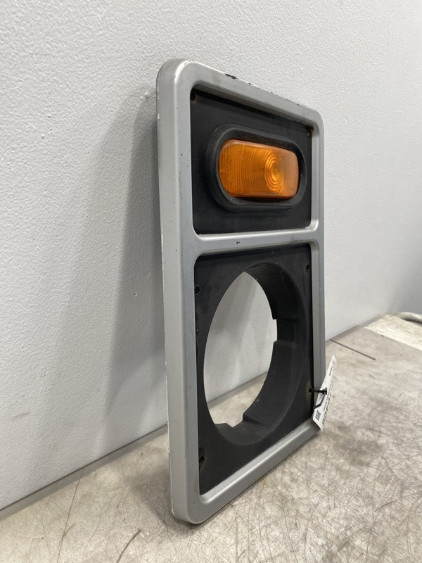 2000 Mack LE613 Light Bezel (710-10406)