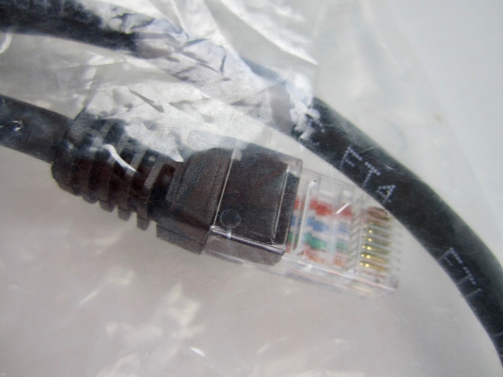 NEW! C2G 00401 2ft Cat5e Snagless Unshielded (UTP) Network Patch Cable - Black