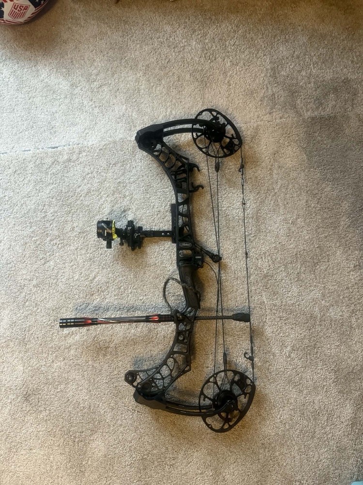 Mathews Phase 4 Compound Bow Black Right Hand