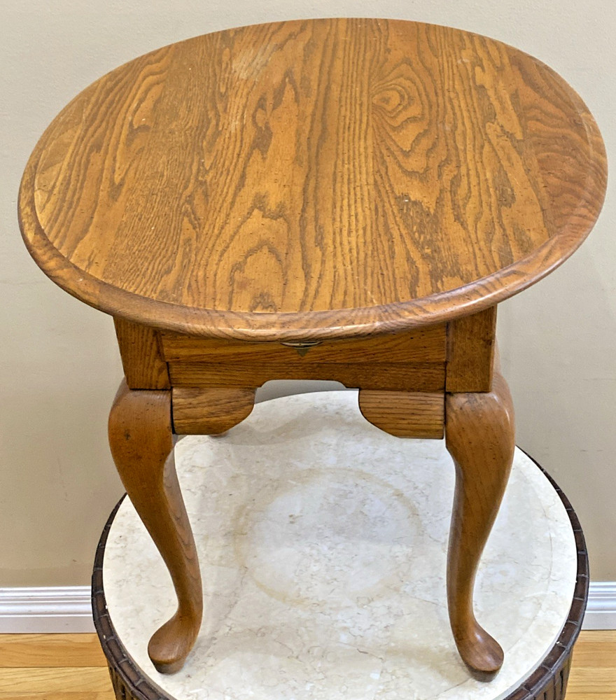 Mid Century Oval Oak End Table /night stand/Side table by Broyhill