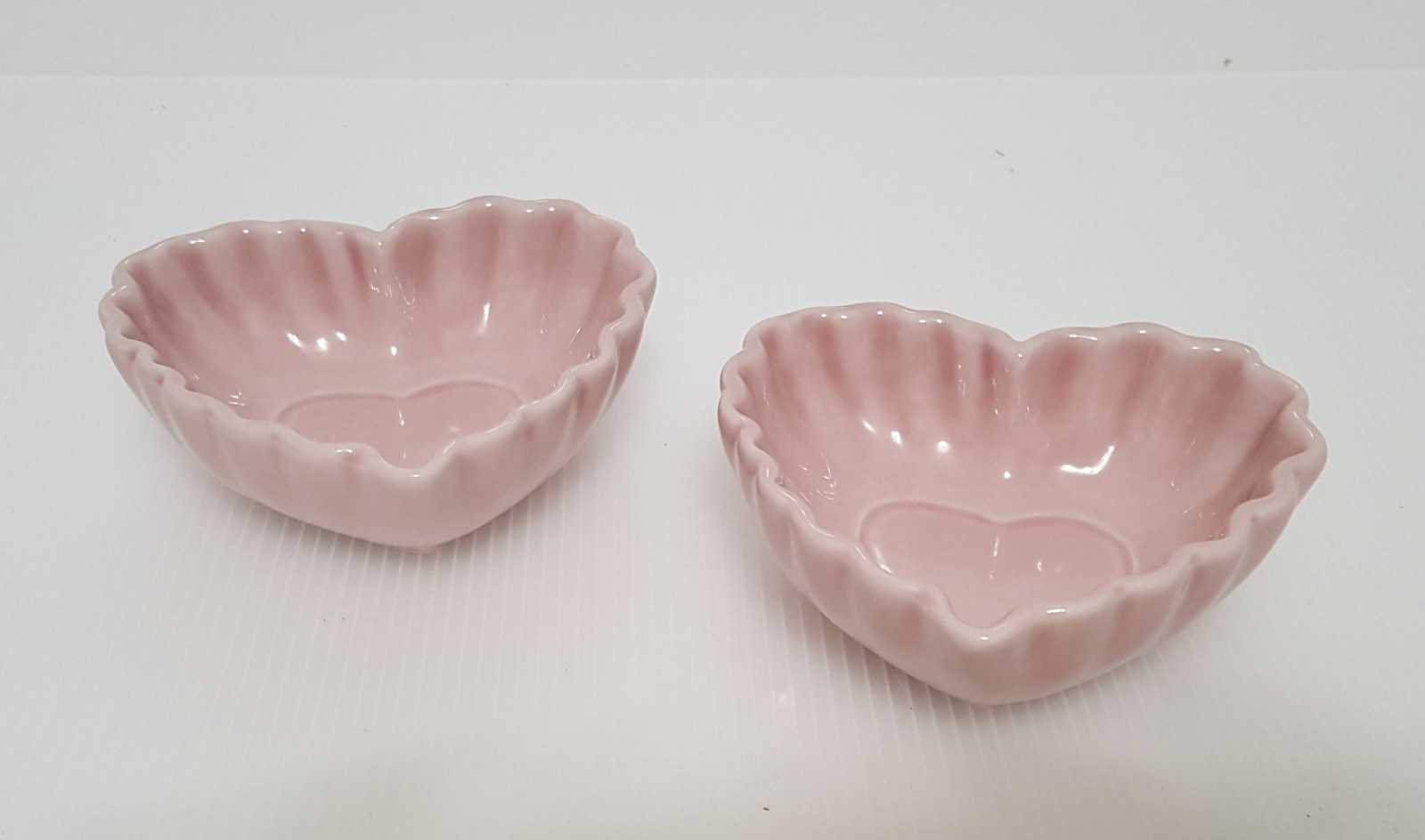 Pottery Barn S/2 Heirloom Scalloped Hearts Dipping Bowls 4.25" NEW Valentines